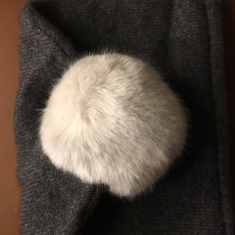 ππππ β³ ππππ 100% Cashmere Palla de Neve Grey Pom-Pom Beanie Cap - NEW!!! - Picture 8 of 11